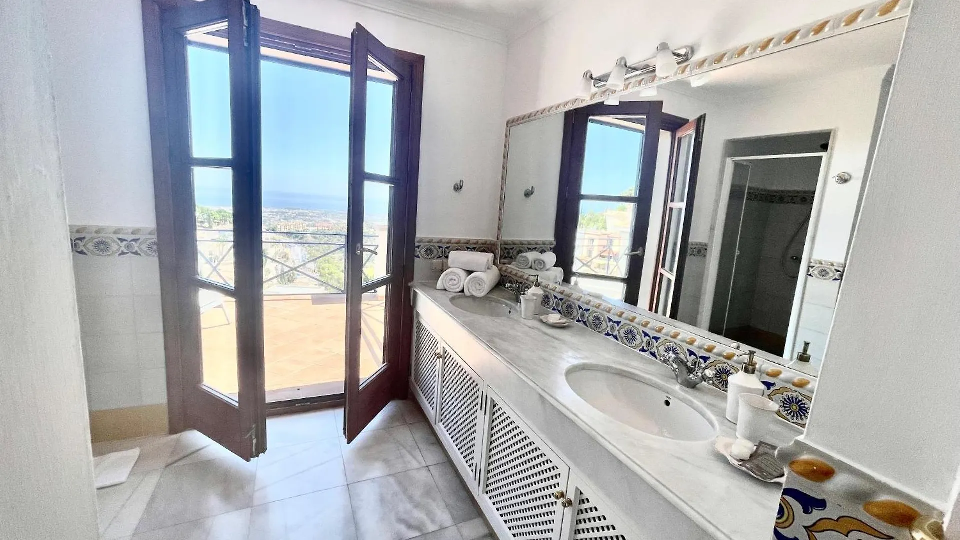 Villa La Maravilla - With Amazing Sea View Benahavis